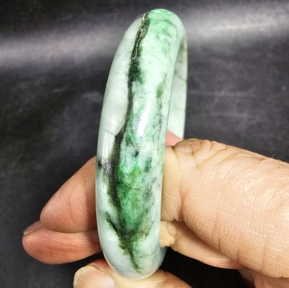 Vintage mottled green jadeite bangle bracelet - Picture 5 of 6